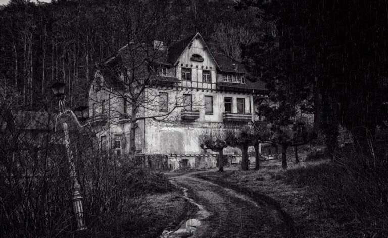 10 Most Haunted Places In India. Don’t Ever Visit Them At Night