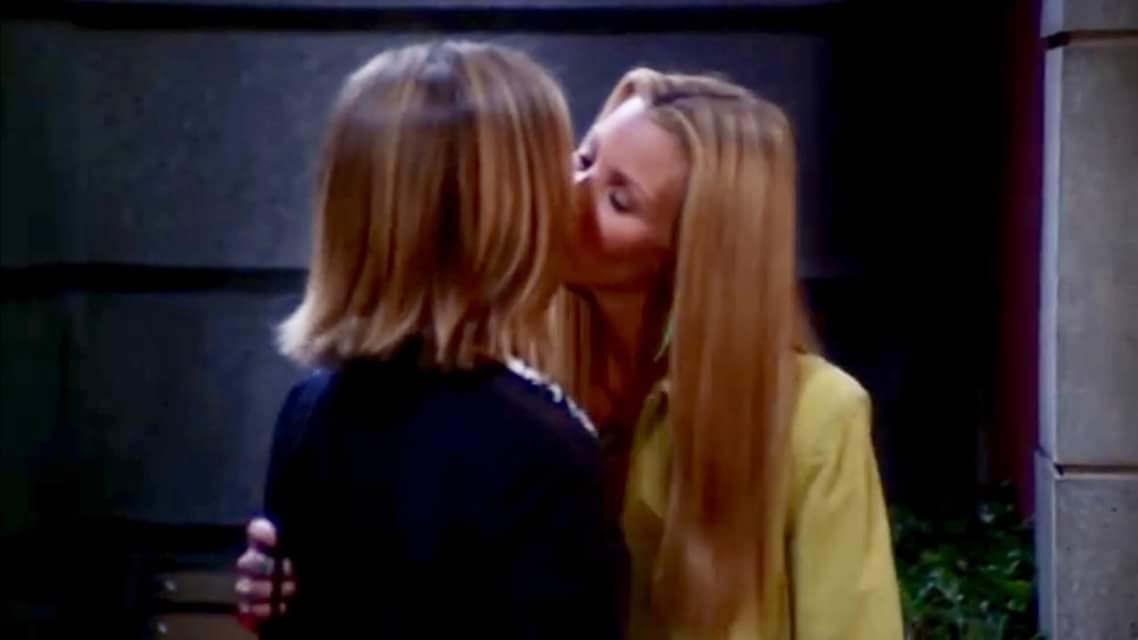 phoebe kissing rachel on lips