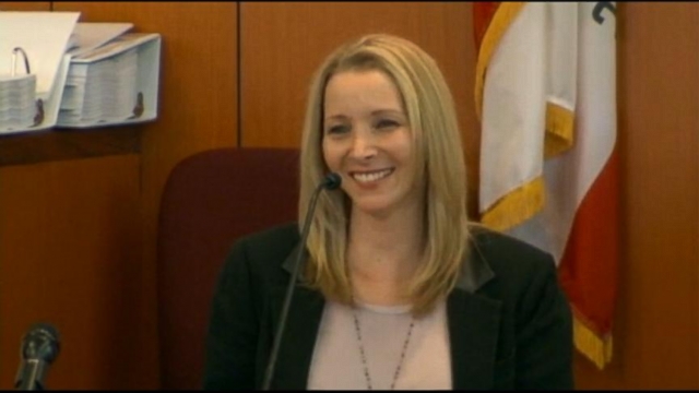 lisa kudrow in court after sued by ex-manager