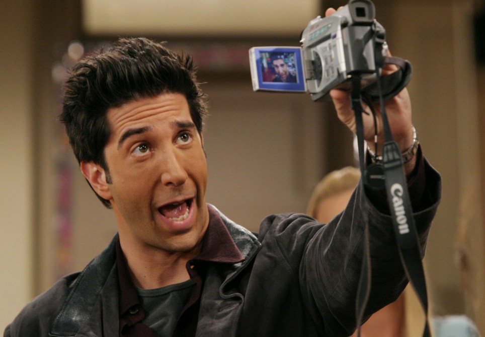 ross geller recording self in a camera in friends