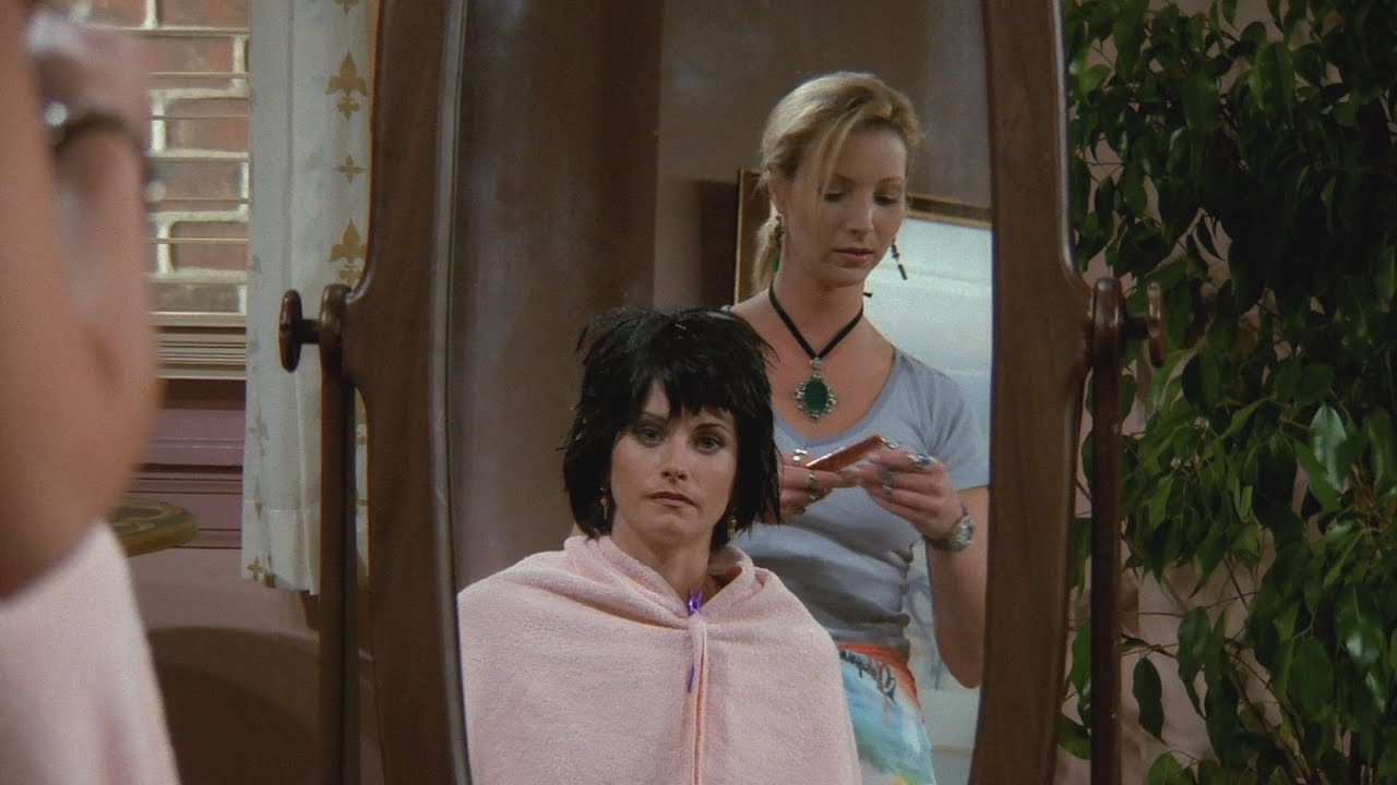 phoebe gives monica a haircut