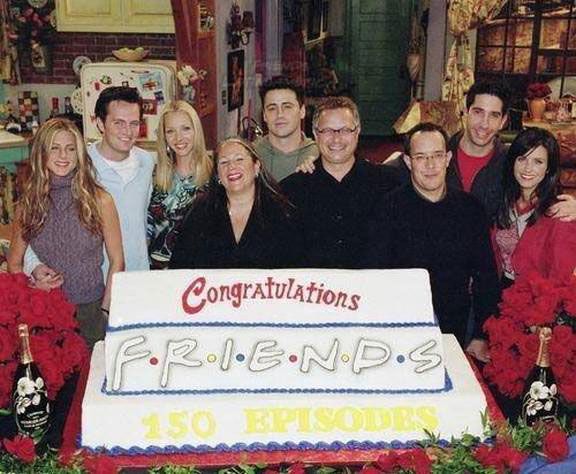 friends cast celebrating anniversary