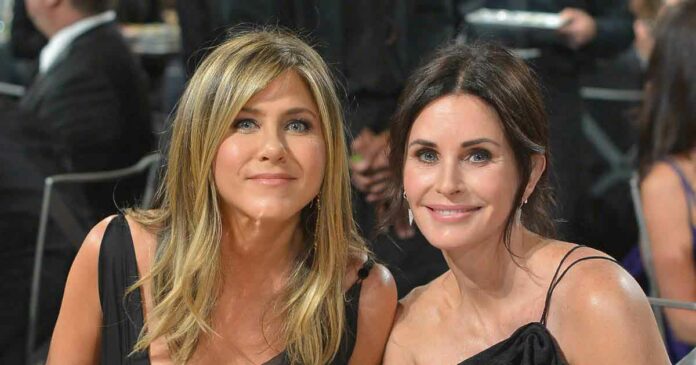 when jennifer aniston and courteney cox met at an event