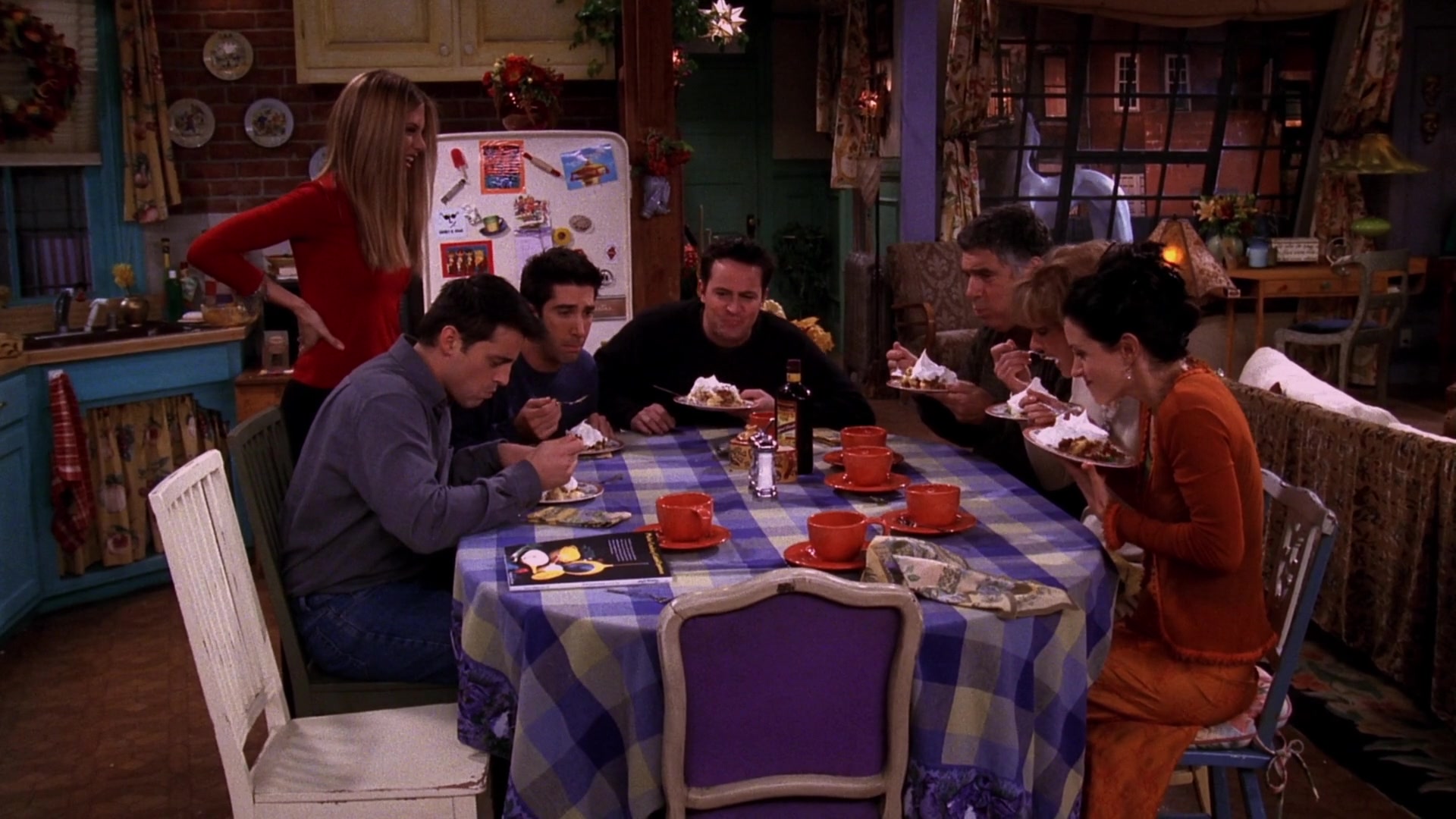 eating rachel's pie on thanksgiving in the friends show