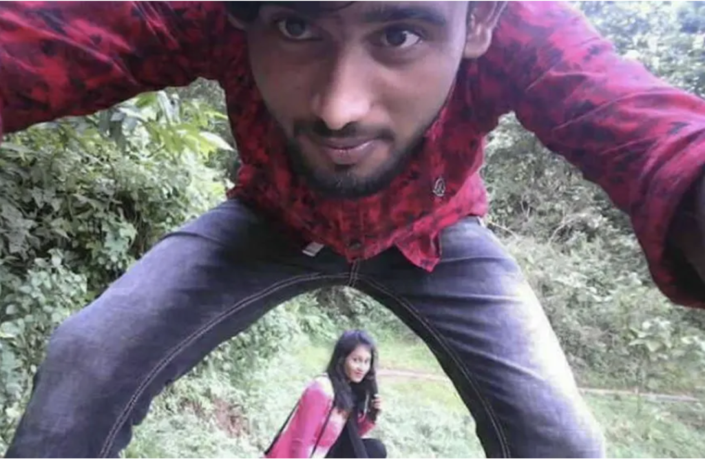 The Most Romantic Way Of Taking Selfie