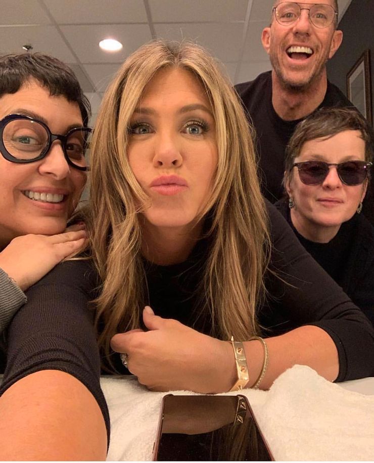 aniston-selfie