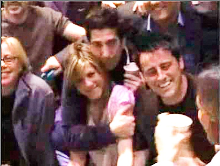 david schwimmer hugging jennifer aniston