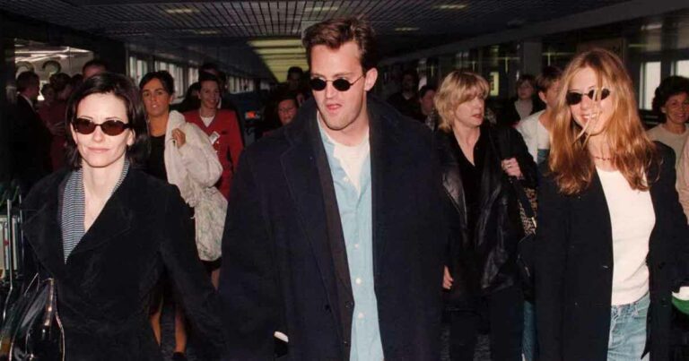 20 Rare Images To Show The Real Life Chemistry Of The FRIENDS Cast