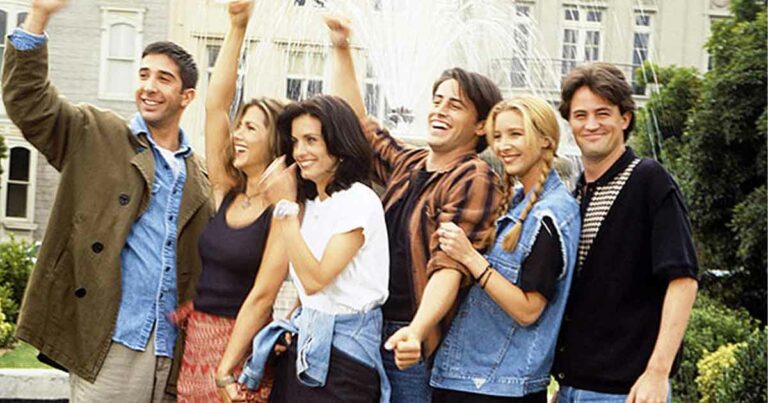 20 Pics From FRIENDS Cast Photoshoot In The 90s