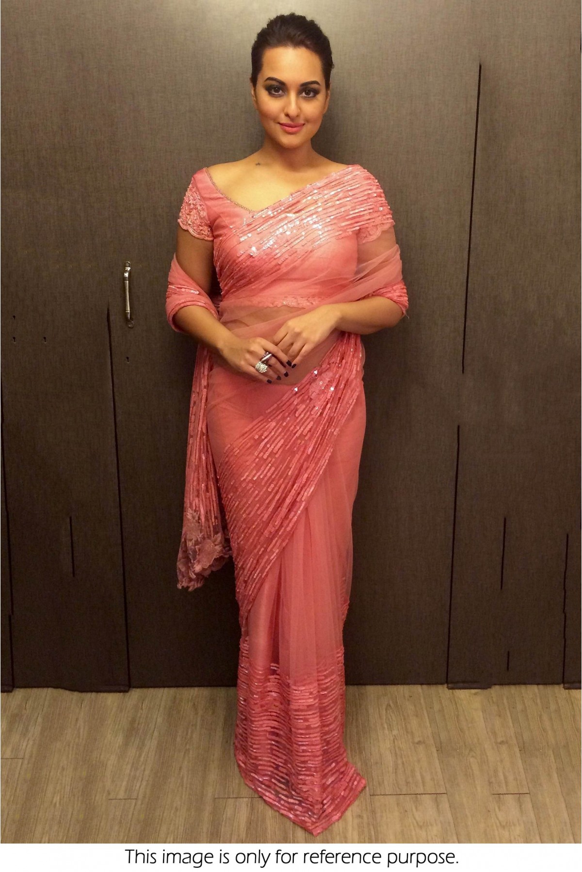 Sonakshi Sinha saree pose for photoshoot