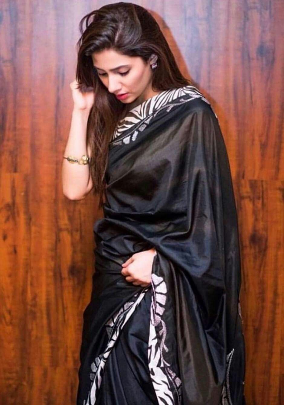 mahira khan saree pose