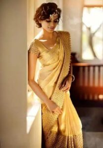 sari pose for girls 
