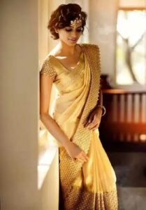 saree poses for girls 