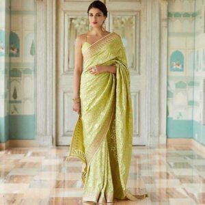 Keep it simple saree poses