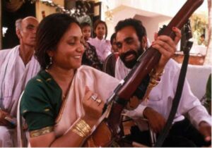 Phoolan devi picture while holding a gun