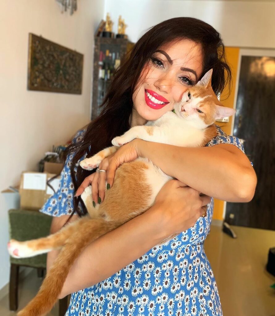 munmun dutta with her cat