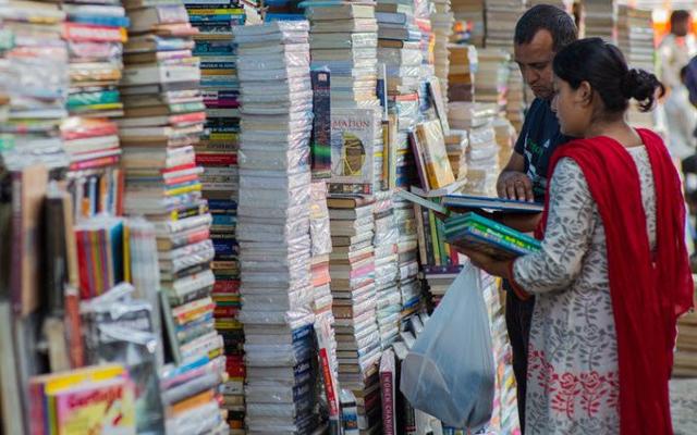 Nai sadak books wholesale market