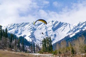 Solang Valley is one of the best Manali tourist places for explore