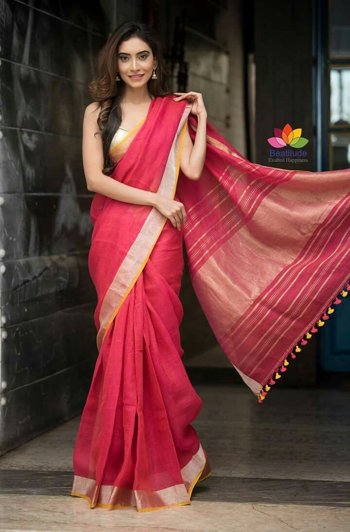 flaunting saree poses for girls