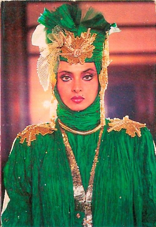 rekha in green