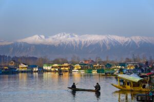 The Dal ale is among the popular honeymoon places in India