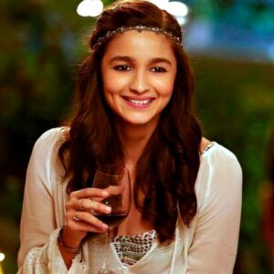 kar gayi chull hairstyle of alia's is one of the hairstyles for girls with short hairs