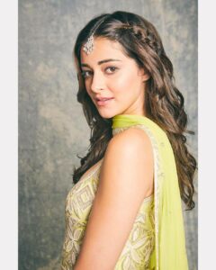 ananya pandey classic curl for wedding