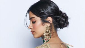 Janhvi Kapoor messy knot is one of hairstyle for girls to try on