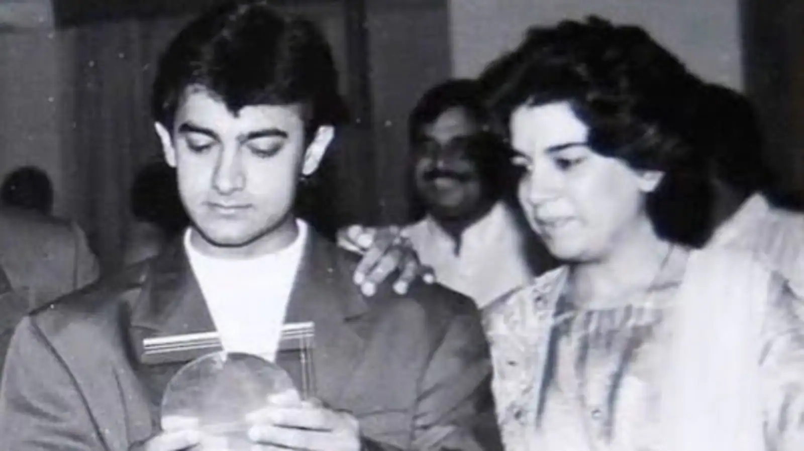 aamir khan and reena dutta in balck and white photo
