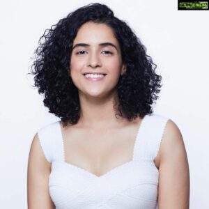 sanya malhotra's curly hairdo