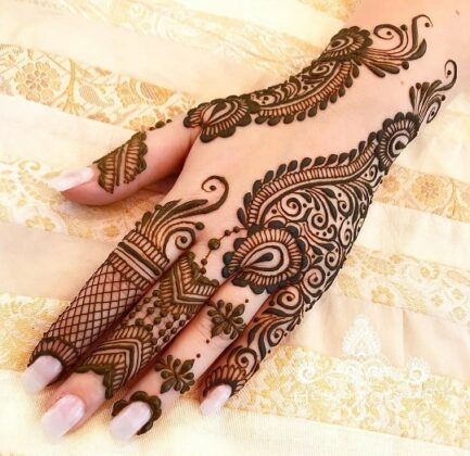 30 Easy & Simple Mehendi Designs That You Can Try At Home