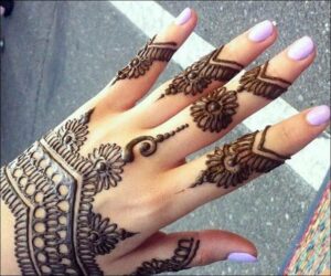 Hand-harness Mehndi Design