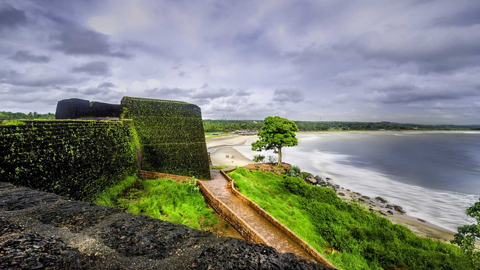 bekal beach with lucious greenery