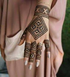 Geometric Arabic Mehndi Design