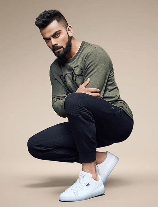 CricketMAN2 sur Twitter  King Kohlis new hair Cut Virat Kohlis latest  pictures in the while getting a haircut imVkohli  httpstcoWbcI2dYnff  Twitter