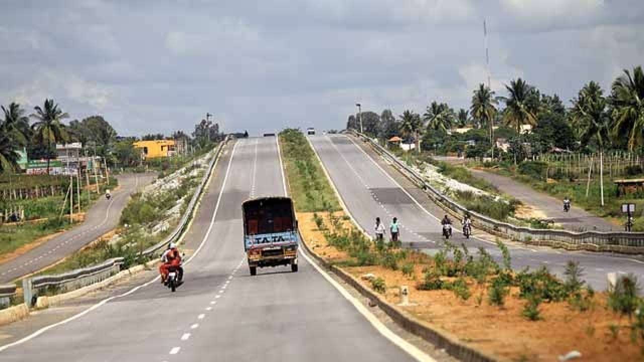 Delhi-Jaipur Highway in rajasthan