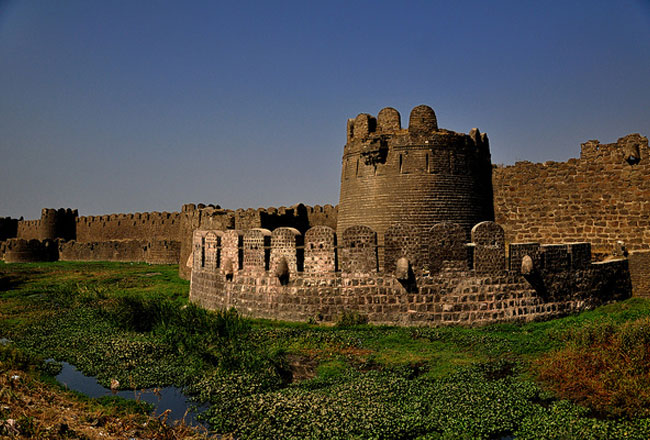 Gulbarga Fort is a Karnataka fort
