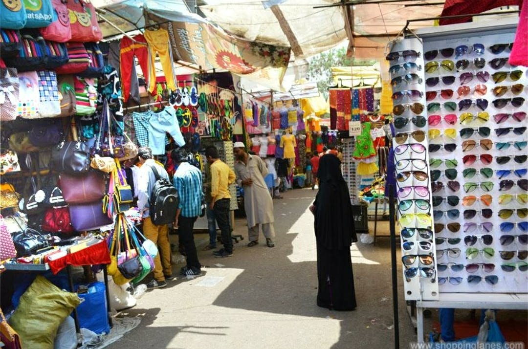 Hong Kong Lane is a wholesale market in Pune