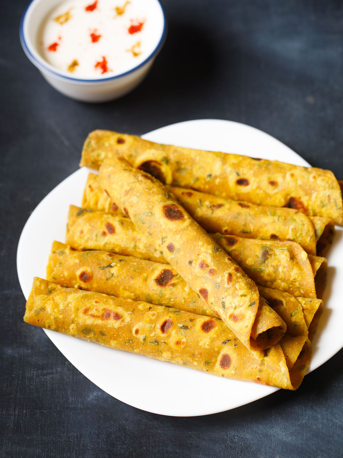 Thepla is one of the famous dishes of Gujarat