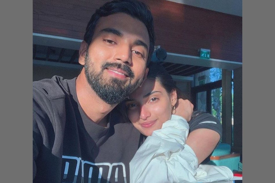 KL Rahul hugging Athiya Shetty