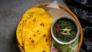 food of punjabi sarson ka saag with makke ki roti