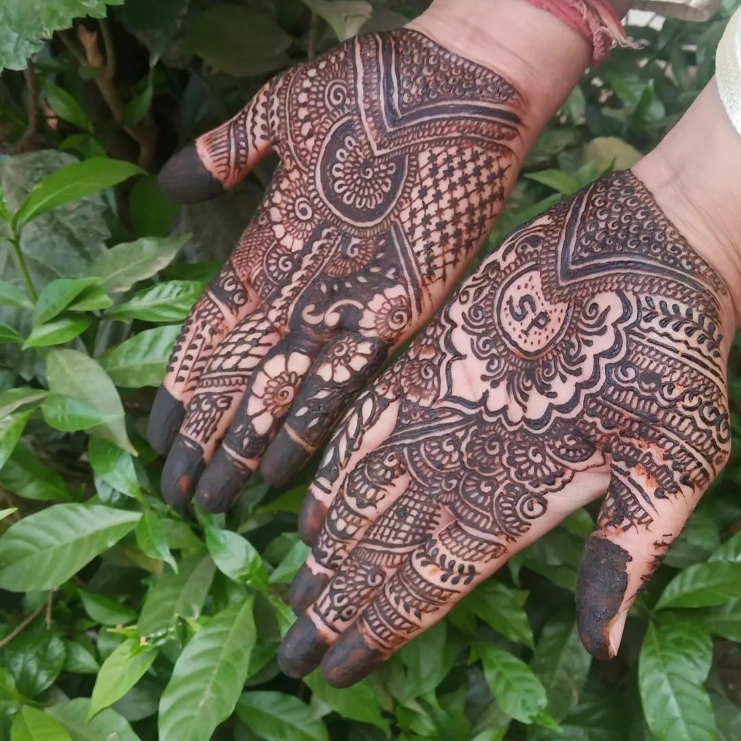 Creative and detailed mehndi design for grooms to be