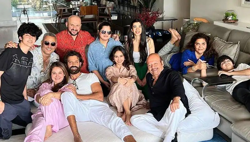 Saba in Hrithik's family photo