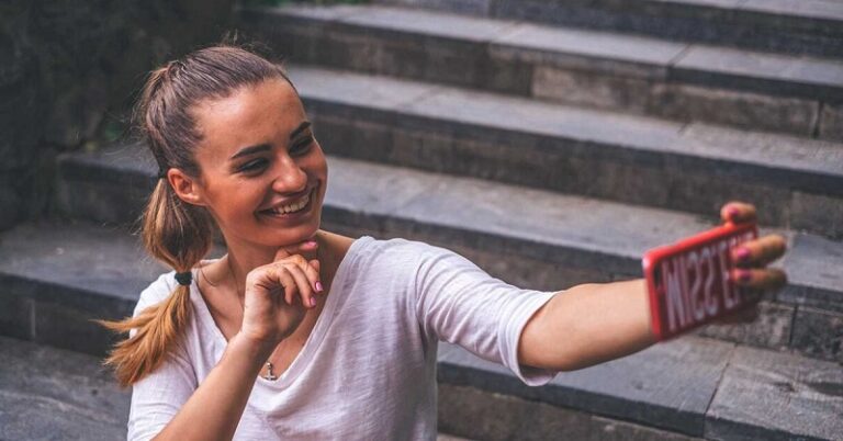 30 Selfie Poses For Girls To Help Gain More Likes On Instagram