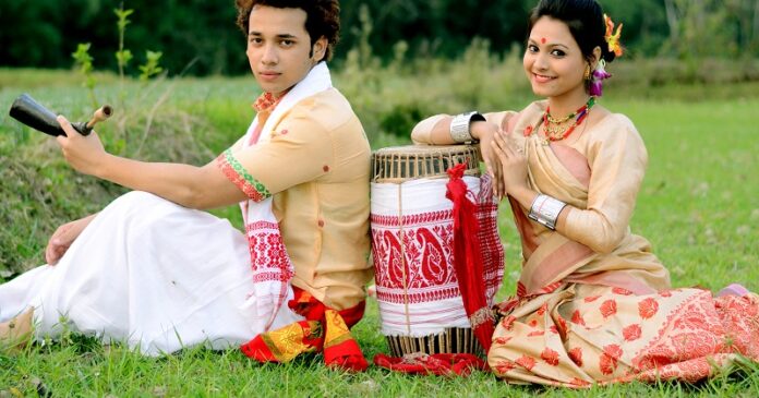 Traditional-dresses-of-Assam-of-men-and-women