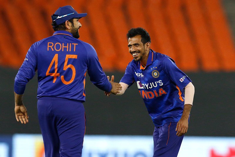 Yuzvendra Chala shaking hands with Rohit Sharma