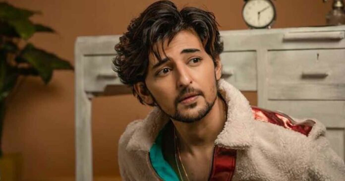handsome darshan raval pic flaunting hairstyle