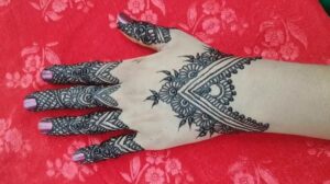 V Shape Mehndi