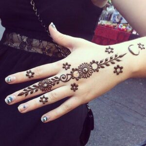 Simple Trail at Back Hand Mehndi