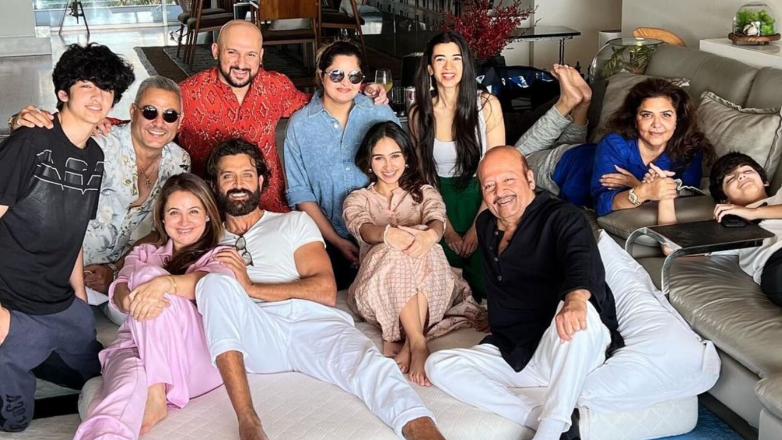 Saba Azad in Hrithik Roshan's family picture